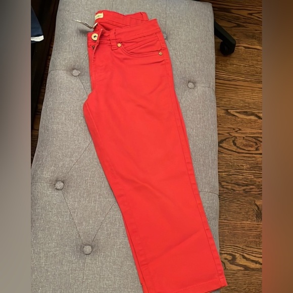 SUKO Red Jean Capris - Picture 2 of 4